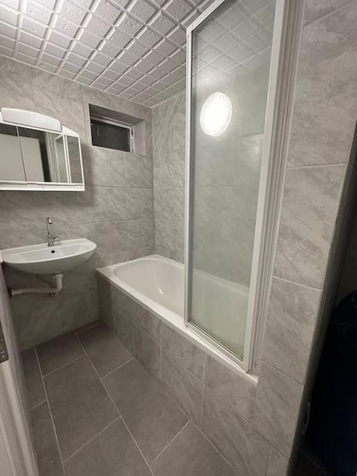 Mini Appartement Neben Theater ดุยส์บูร์ก ภายนอก รูปภาพ